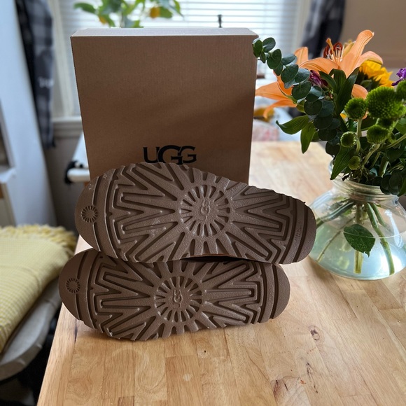 Womens UGG Neumel - Picture 8 of 9